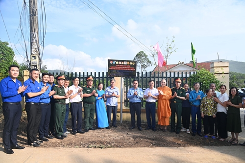 TP Uông Bí (Quảng Ninh): Khánh thành công trình hệ thống điện chiếu sáng tại thôn Quan Điền Khe Thần

