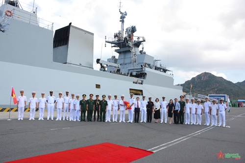 Tàu hải quân Ấn Độ thăm tỉnh Khánh Hòa