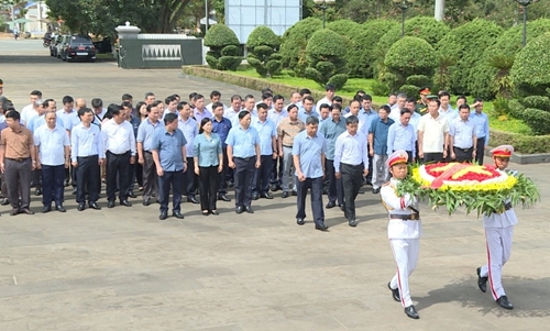 Học viện Quốc phòng dâng hoa, dâng hương tưởng niệm Chủ tịch Hồ Chí Minh