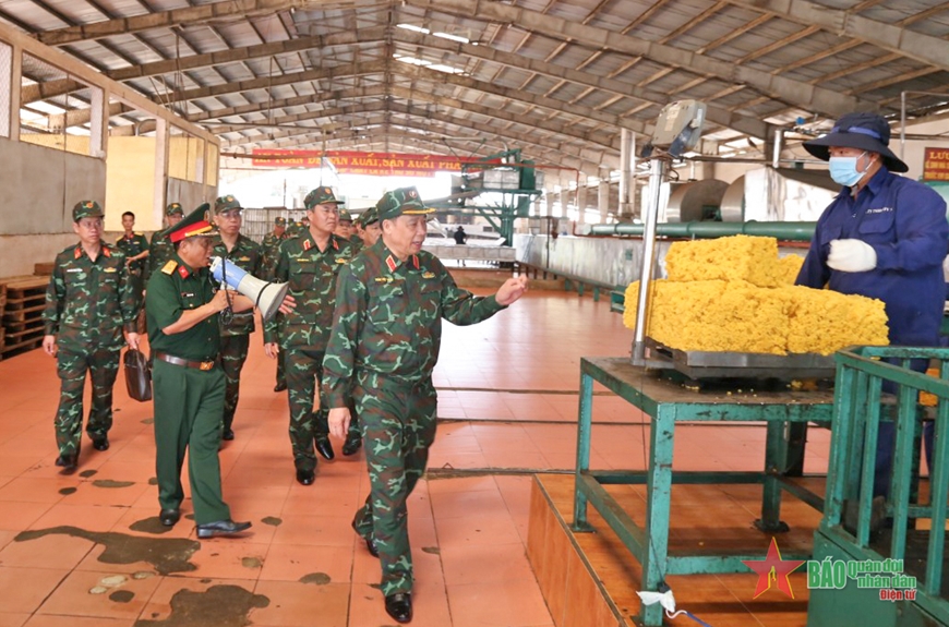 Tọa đàm Quân đội tham gia phát triển kinh tế gắn với tăng cường, củng cố quốc phòng, an ninh