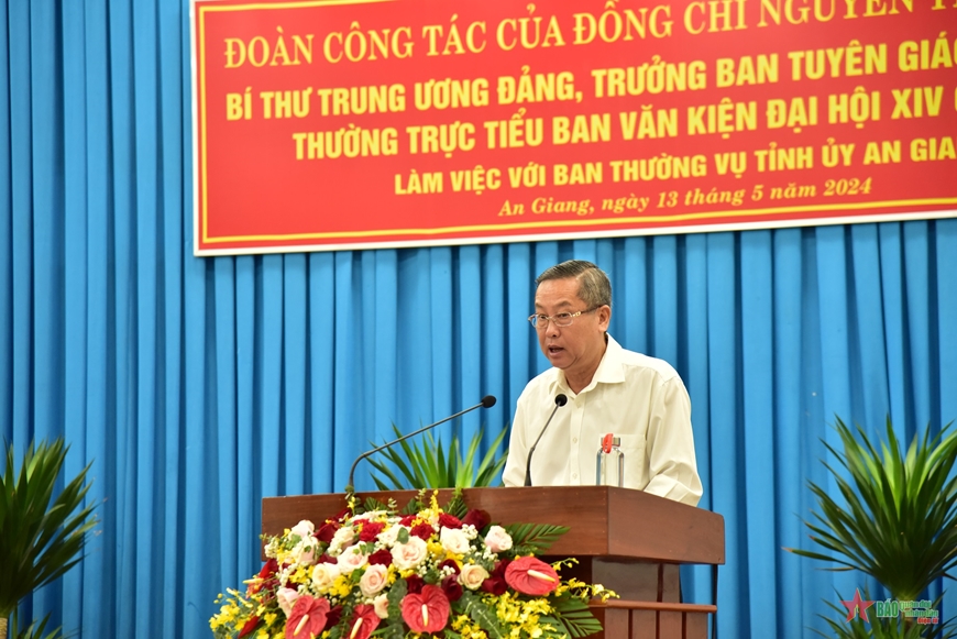 Đồng chí Nguyễn Trọng Nghĩa khảo sát, làm việc với Ban Thường vụ Tỉnh ủy An Giang