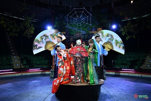 Khán giả “nhí” lần đầu xem ảo thuật Nhật Bản phối hợp với xiếc Việt Nam