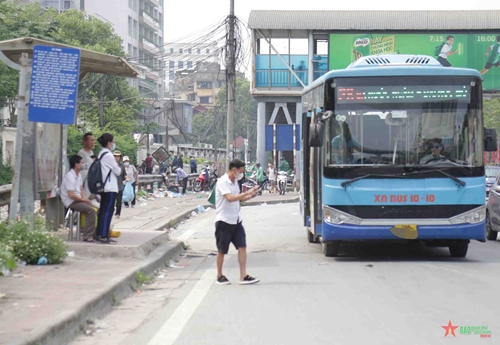 Hà Nội: Xử phạt tài xế xe buýt đón trả khách không đúng quy định
