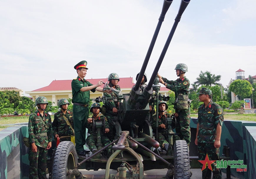 Khơi phong trào, tạo chuyển biến các mặt công tác