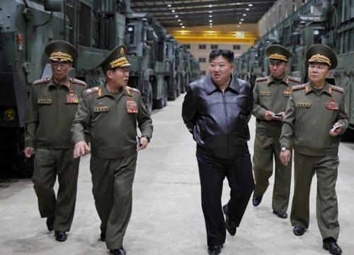 Nhà lãnh đạo Triều Tiên thị sát vũ khí chiến thuật, lệnh sẵn sàng cho chiến tranh

