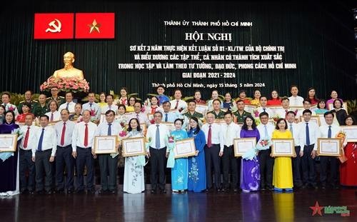 TP Hồ Chí Minh biểu dương 339 tập thể, cá nhân tiêu biểu học và làm theo Bác