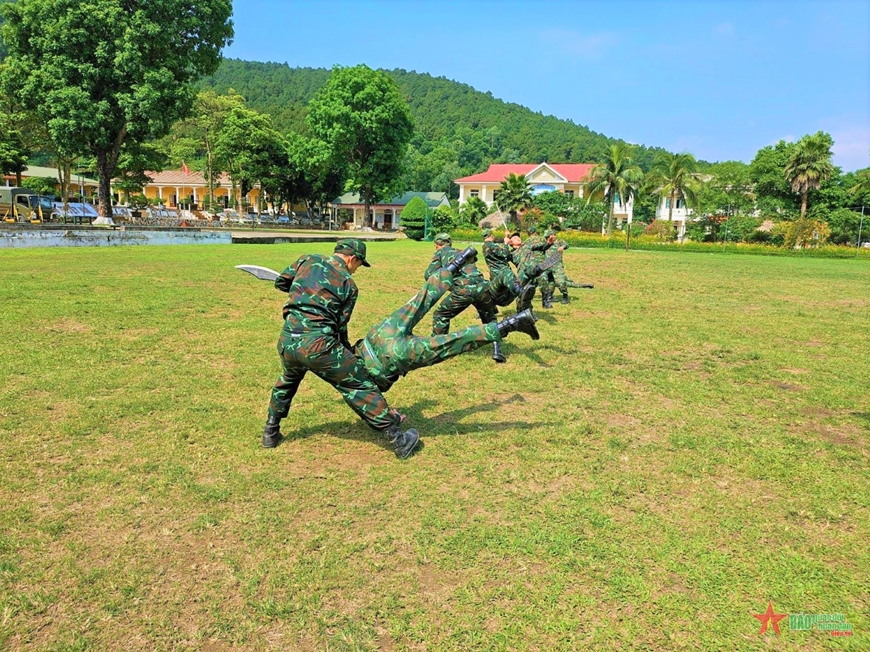 Bộ đội Đặc công Quân khu 4 khổ luyện "luồn sâu đánh hiểm"