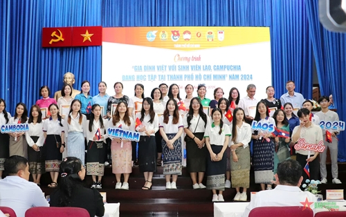 TP Hồ Chí Minh: Kết nối gia đình Việt với sinh viên Lào, Campuchia
