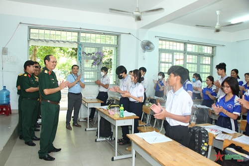 Bộ tư lệnh TP Hồ Chí Minh khảo sát các trường học trên địa bàn huyện Củ Chi
