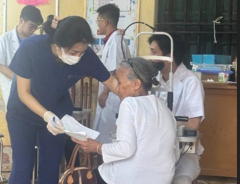 Khám bệnh, phát thuốc miễn phí cho 500 người dân Thái Bình