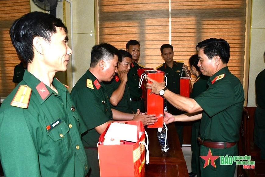 Đại tướng Phan Văn Giang thăm, tặng quà tại tỉnh Quảng Trị