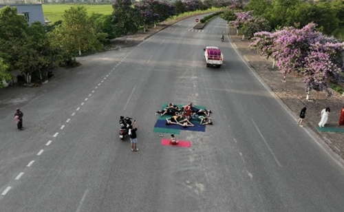 Xử phạt hành chính nhóm người tập yoga, chụp ảnh giữa đường tại Thái Bình