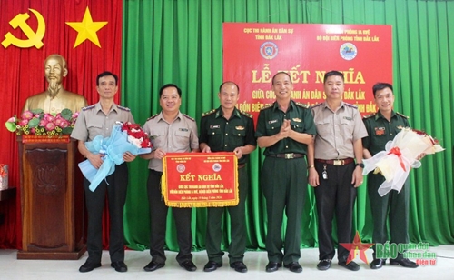 Cục Thi hành án dân sự tỉnh Đắk Lắk kết nghĩa với Đồn Biên phòng Ia Rvê