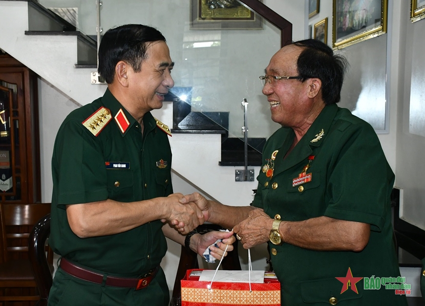 Đại tướng Phan Văn Giang thăm, tặng quà tại tỉnh Quảng Trị