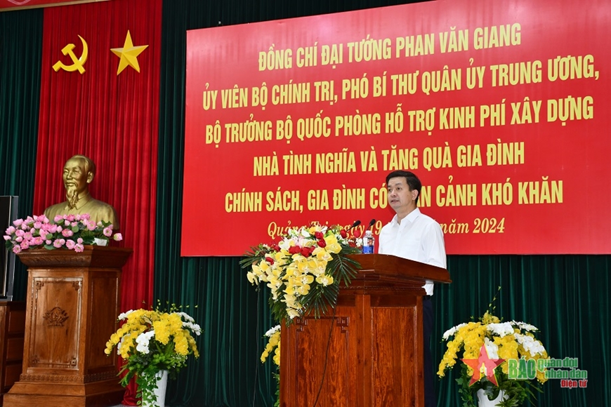 Đại tướng Phan Văn Giang thăm, tặng quà tại tỉnh Quảng Trị