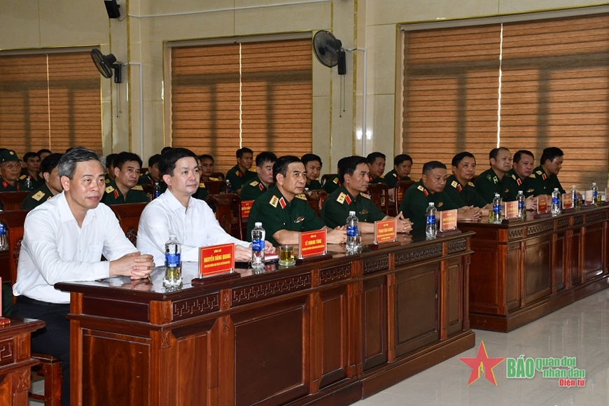 Đại tướng Phan Văn Giang thăm, tặng quà tại tỉnh Quảng Trị