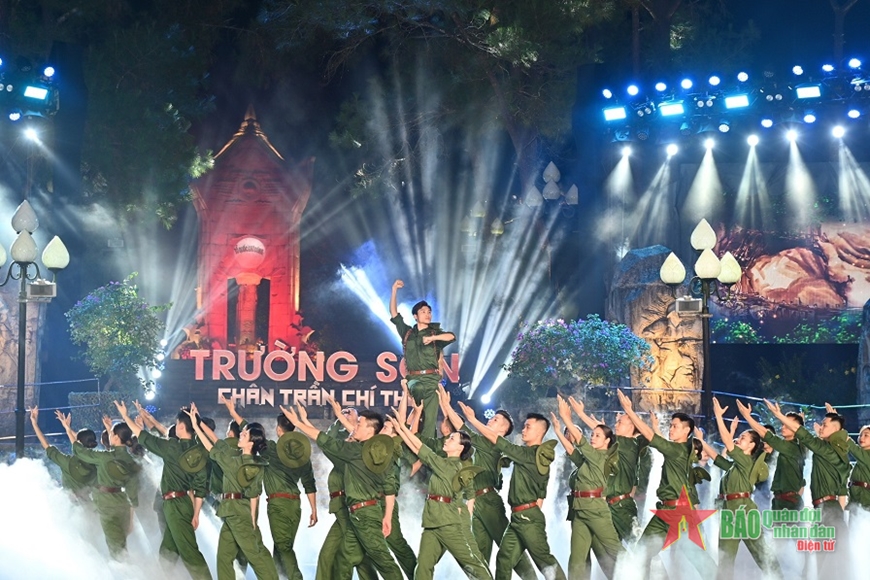 Đại tướng Phan Văn Giang dự Chương trình nghệ thuật đặc biệt "Trường Sơn - Chân trần, chí thép"