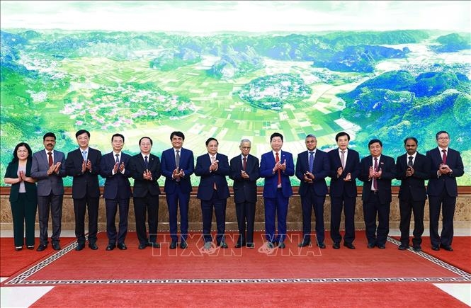 Thủ tướng Phạm Minh Chính tiếp ông Narayana Murthy - người sáng lập Tập đoàn Infosys, Ấn Độ