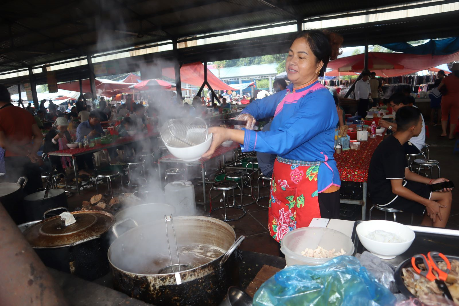 Ống kính bạn đọc: Ngọt hương phở Giáy ở San Thàng

