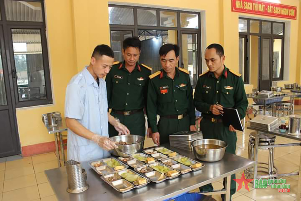 Tận tình, chu đáo vì bữa ăn của bộ đội
