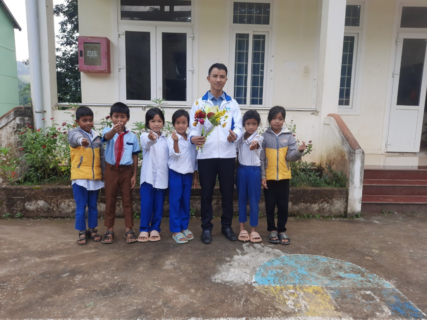 Thầy giáo 22 năm miệt mài “gieo chữ” vùng biên giới Việt - Lào