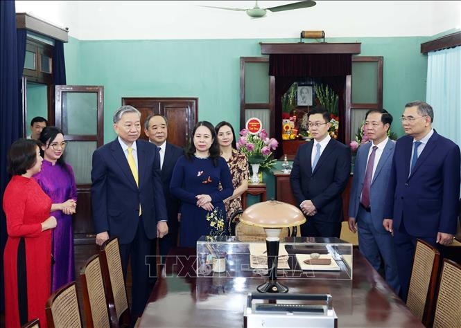 Chủ tịch nước Tô Lâm dâng hương tưởng niệm Chủ tịch Hồ Chí Minh tại Nhà 67