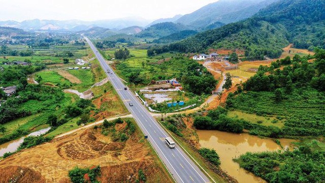 Lập Hội đồng thẩm định Báo cáo nghiên cứu tiền khả thi Dự án xây dựng đường Hòa Lạc - Hòa Bình