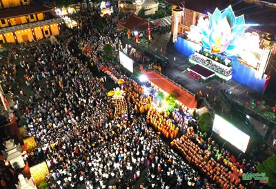 Gallery - 	Sôi nổi không khí Tuần lễ Phật đản tại TP Hồ Chí Minh