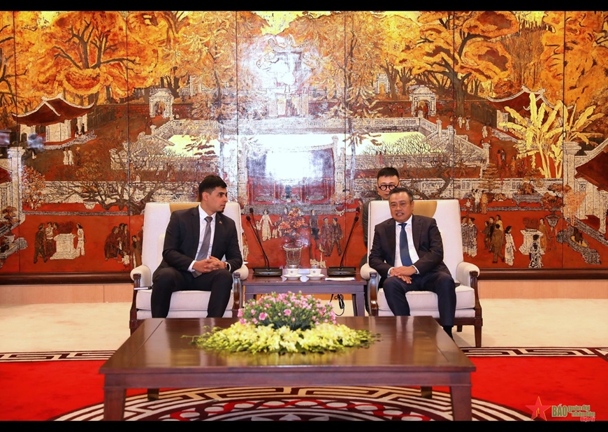 Chủ tịch UBND thành phố Hà Nội tiếp Đại sứ Venezuela tại Việt Nam