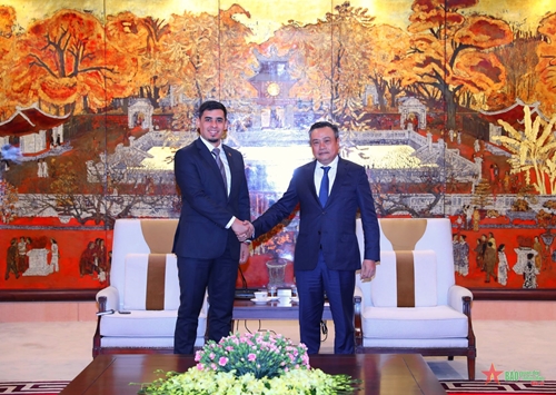 Chủ tịch UBND thành phố Hà Nội tiếp Đại sứ Venezuela tại Việt Nam

