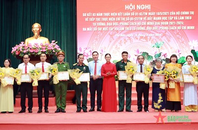 Gallery - 	TP Hồ Chí Minh: Cùng hăng hái thi đua