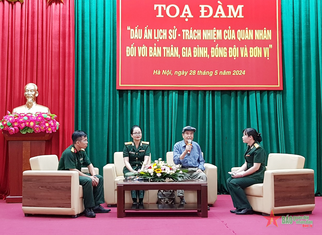 Truyền thụ, bồi đắp trách nhiệm cho quân nhân