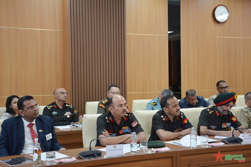 Đoàn cán bộ, học viên Học viện Quốc phòng Ấn Độ thăm Việt Nam
