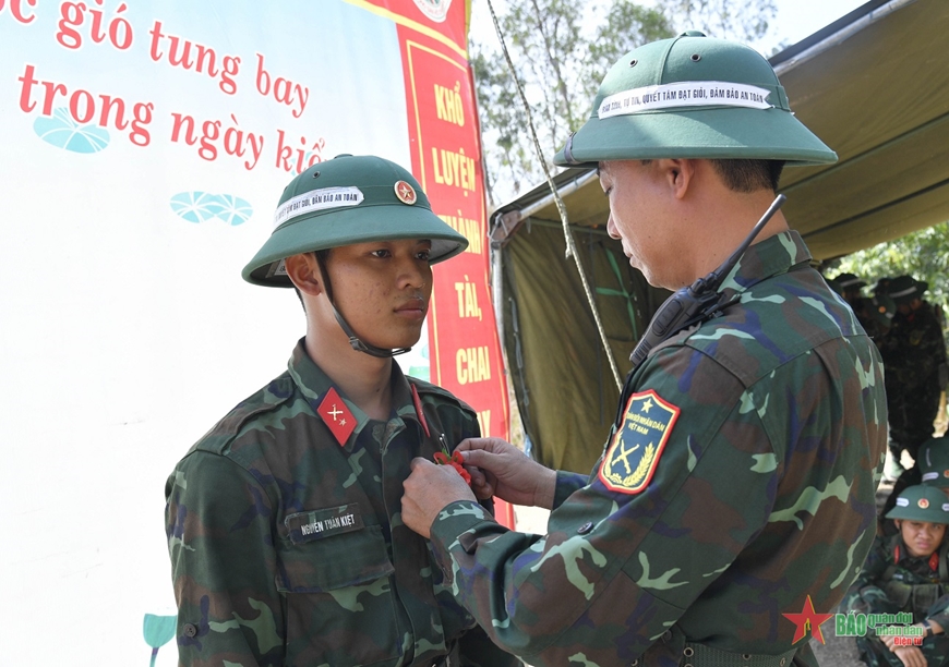Hoa điểm mười ở “tám chín hai”