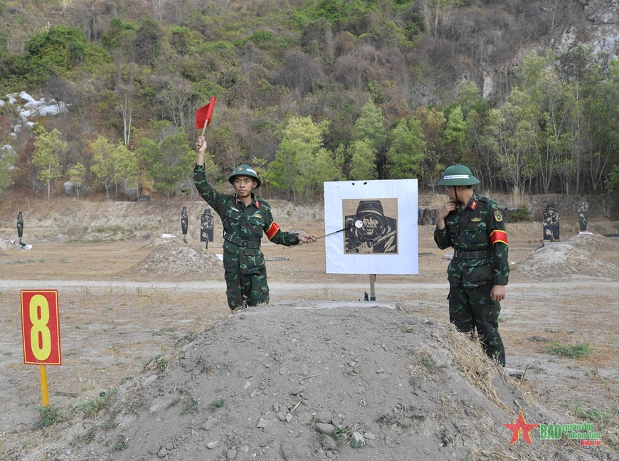 Hoa điểm mười ở “tám chín hai”