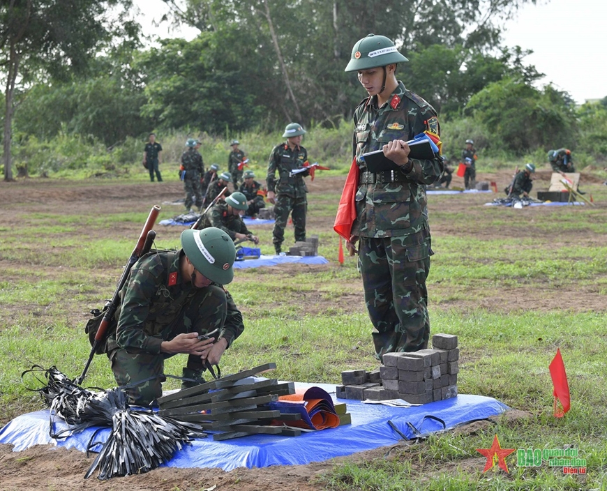 Hoa điểm mười ở “tám chín hai”