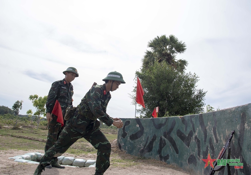 Hoa điểm mười ở “tám chín hai”