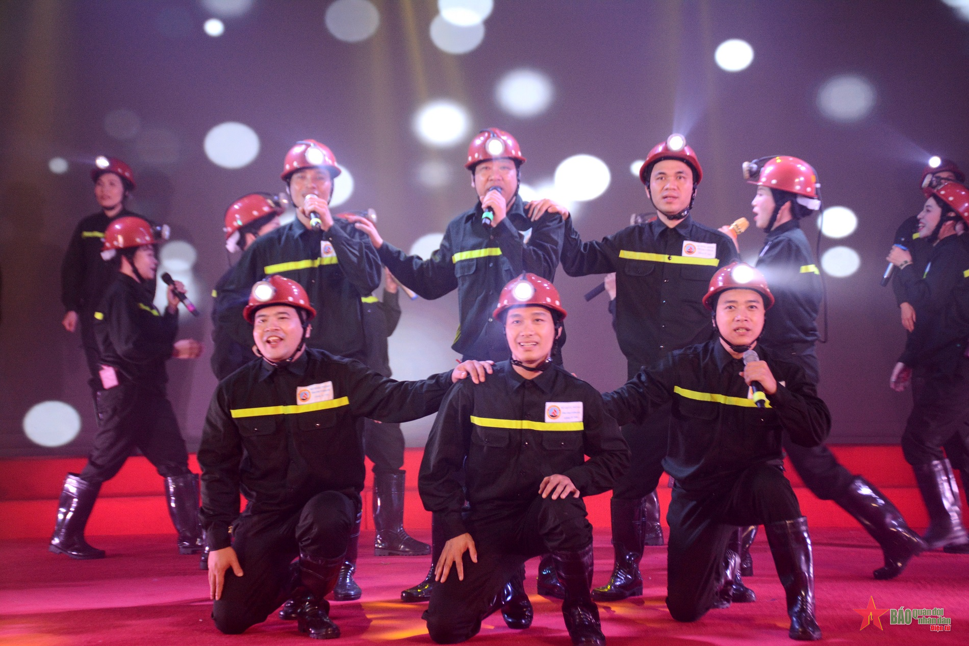 Liên hoan Nghệ thuật quần chúng “30 năm khúc quân hành Đông Bắc”