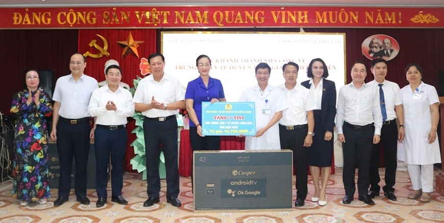 Bàn giao nhà công vụ cho đoàn viên y tế tại Trung tâm Y tế huyện Tuần Giáo