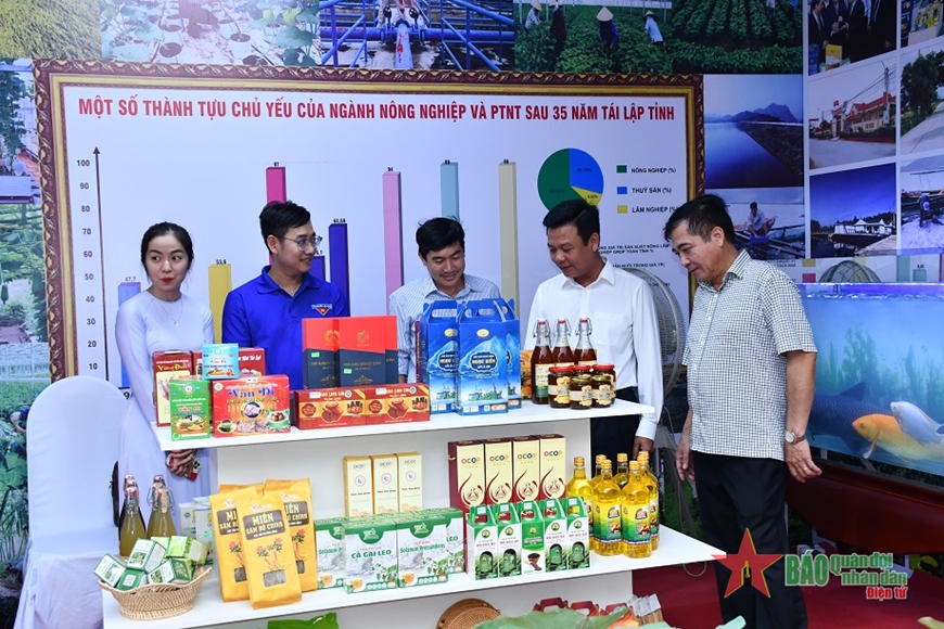 ​Khai mạc Triển lãm "Quảng Bình hào khí 420 năm"