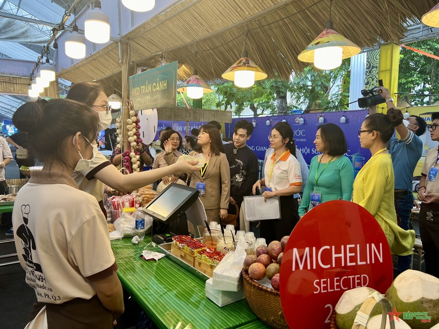 Khai mạc Không gian ẩm thực sông nước lần 2, năm 2024 Khai mạc Không gian ẩm thực sông nước lần 2, năm 2024
