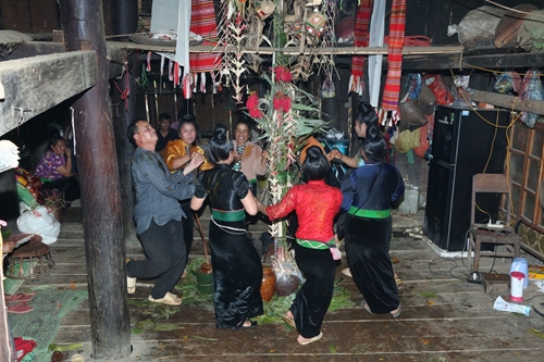 Độc đáo lễ ksai sà tip của đồng bào Xinh Mun

