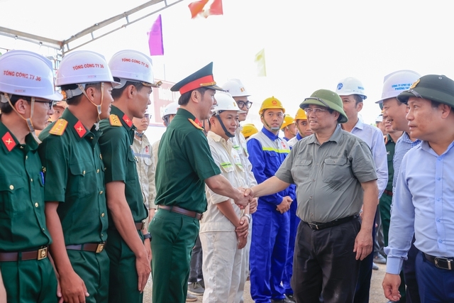 Thủ tướng Phạm Minh Chính: Phấn đấu thông xe 3 dự án cao tốc Bắc - Nam vào dịp 30-4-2025