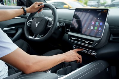 Gallery - Chủ xe VinFast VF 7: ‘Nhận xe 1 tỷ mà có trang bị như xe 4 tỷ đồng’