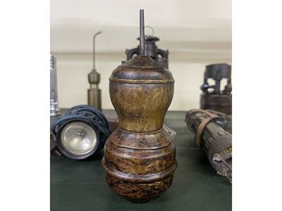 Gallery - Cây đèn của chiến sĩ Đội Việt Nam Tuyên truyền Giải phóng quân