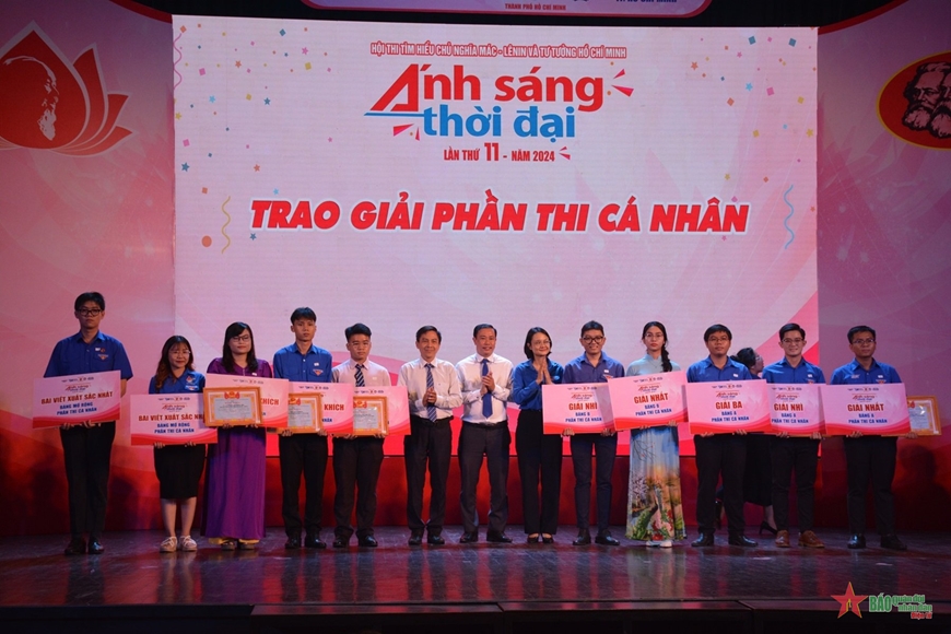 Trao giải Hội thi tìm hiểu Chủ nghĩa Mác-Lênin, tư tưởng Hồ Chí Minh “Ánh sáng thời đại”
