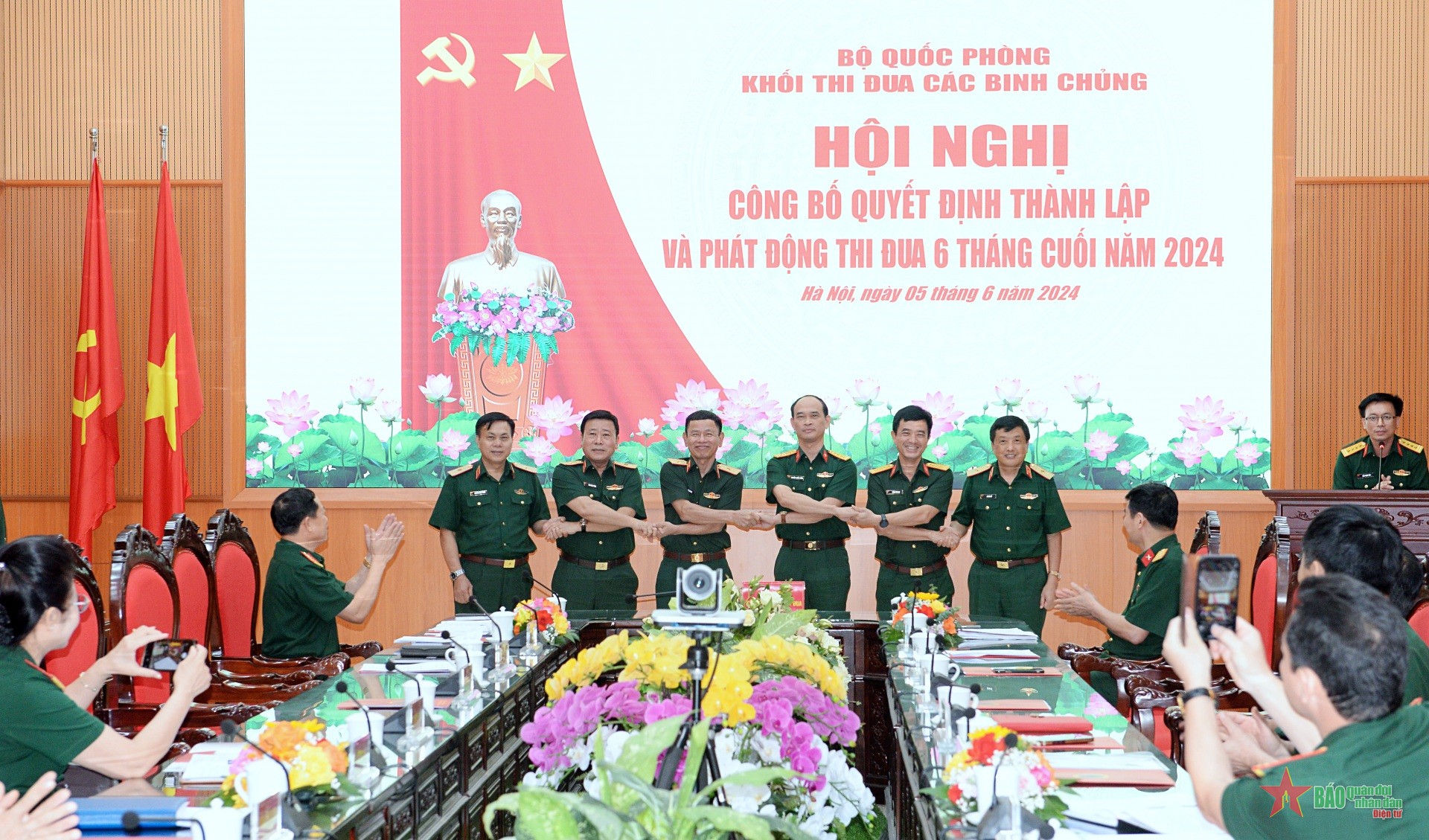 Công bố quyết định thành lập Khối thi đua các binh chủng