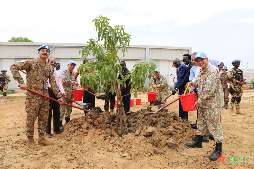 Đội Công binh Việt Nam chung tay vì một Abyei xanh, sạch hơn
