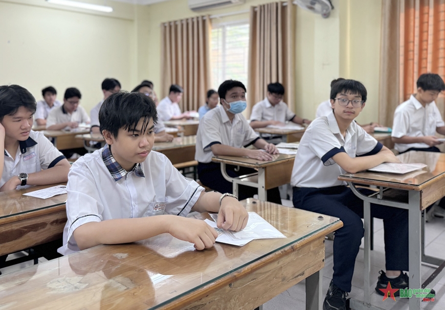 Thí sinh TP Hồ Chí Minh bước vào kỳ thi tuyển sinh lớp 10 năm học 2024-2025