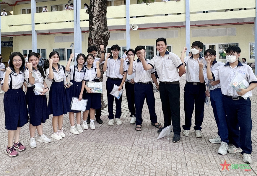 Thí sinh TP Hồ Chí Minh bước vào kỳ thi tuyển sinh lớp 10 năm học 2024-2025